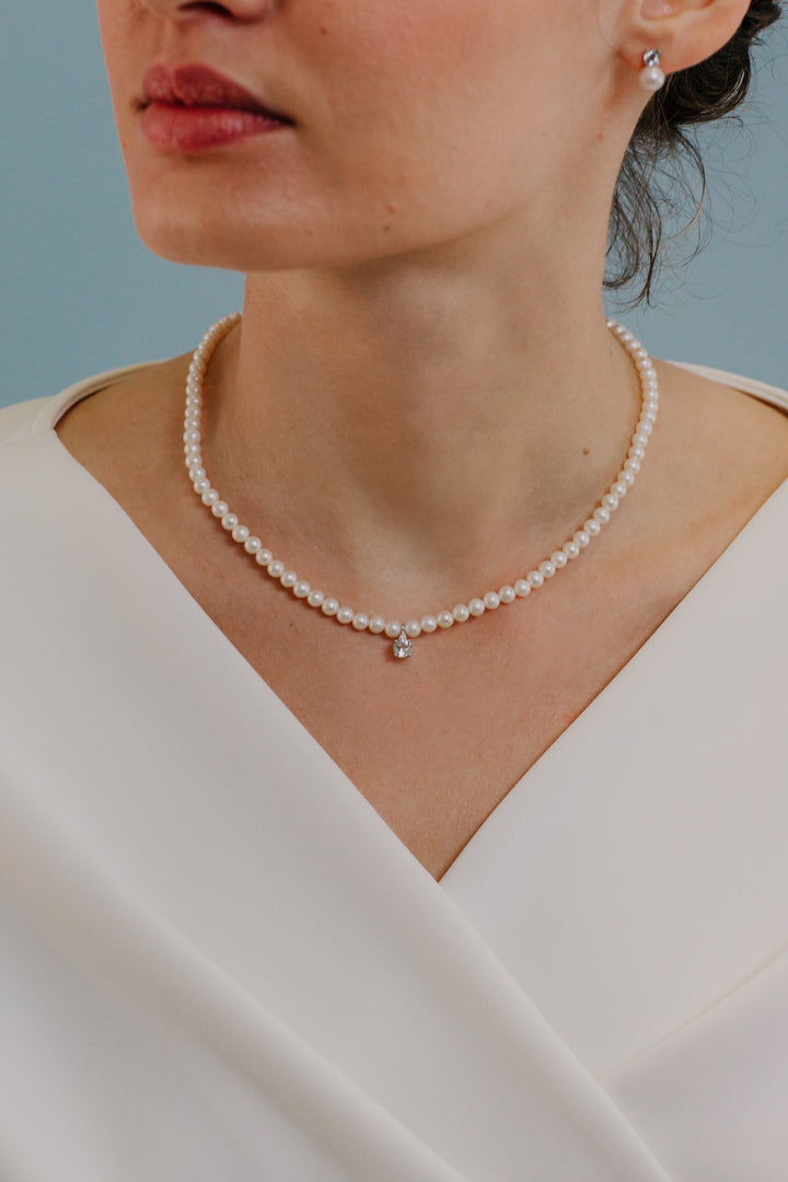 Comete Freshwater Pearl Necklace in Gold, Diamonds and Aquamarine FWQ322
