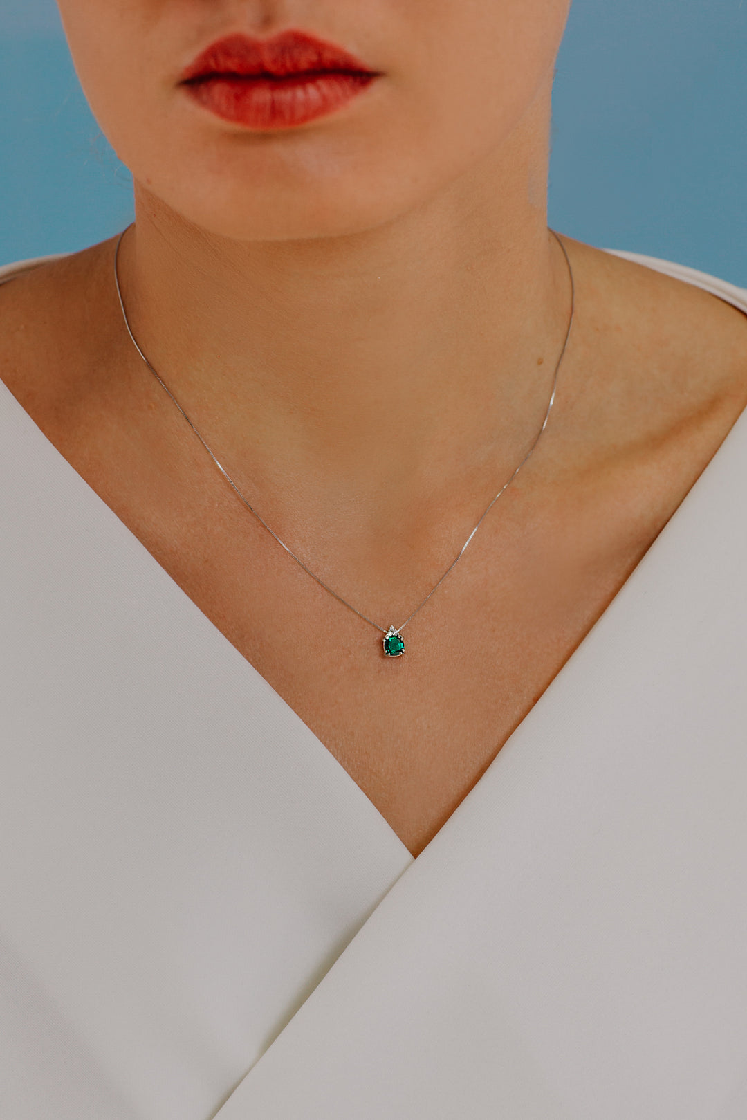 Comete Necklace in Gold, Diamond and Emerald round GLB1382