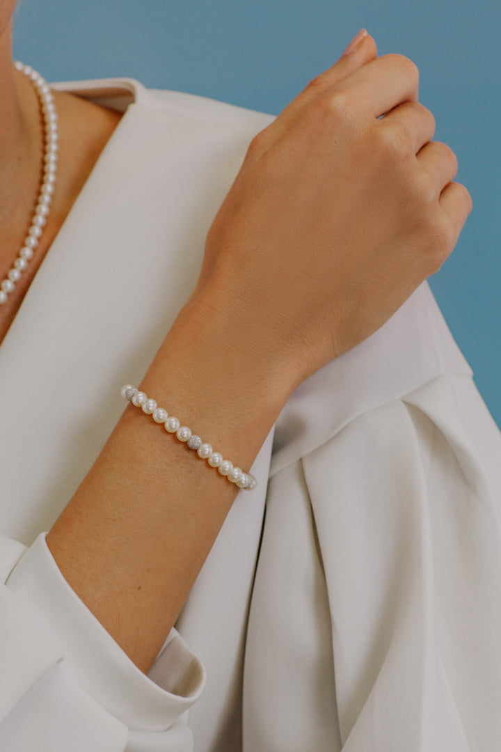 Comete Bracelet with Freshwater Pearls in Gold and Diamond Spheres BRQ193B