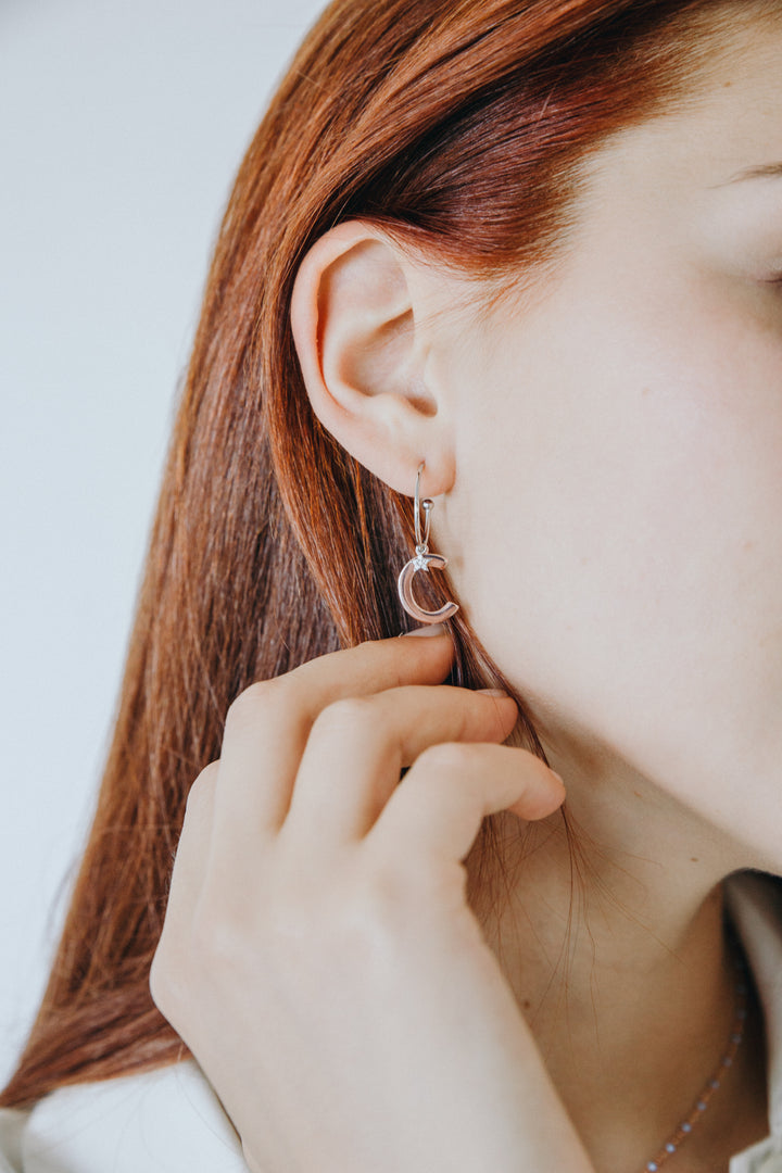 Comete Silver Earrings Letter C ORA150
