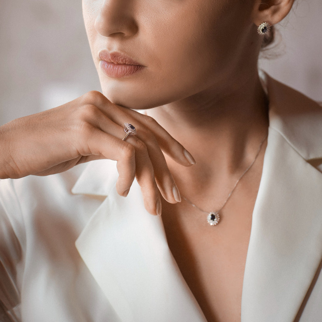 Comete Necklace in Gold, Diamonds and Oval Blue Sapphire GLB1601