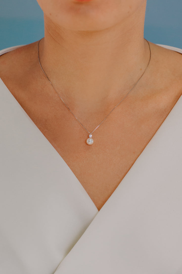 Comete Light Point Necklace Pearl Gold and Diamond GLP566