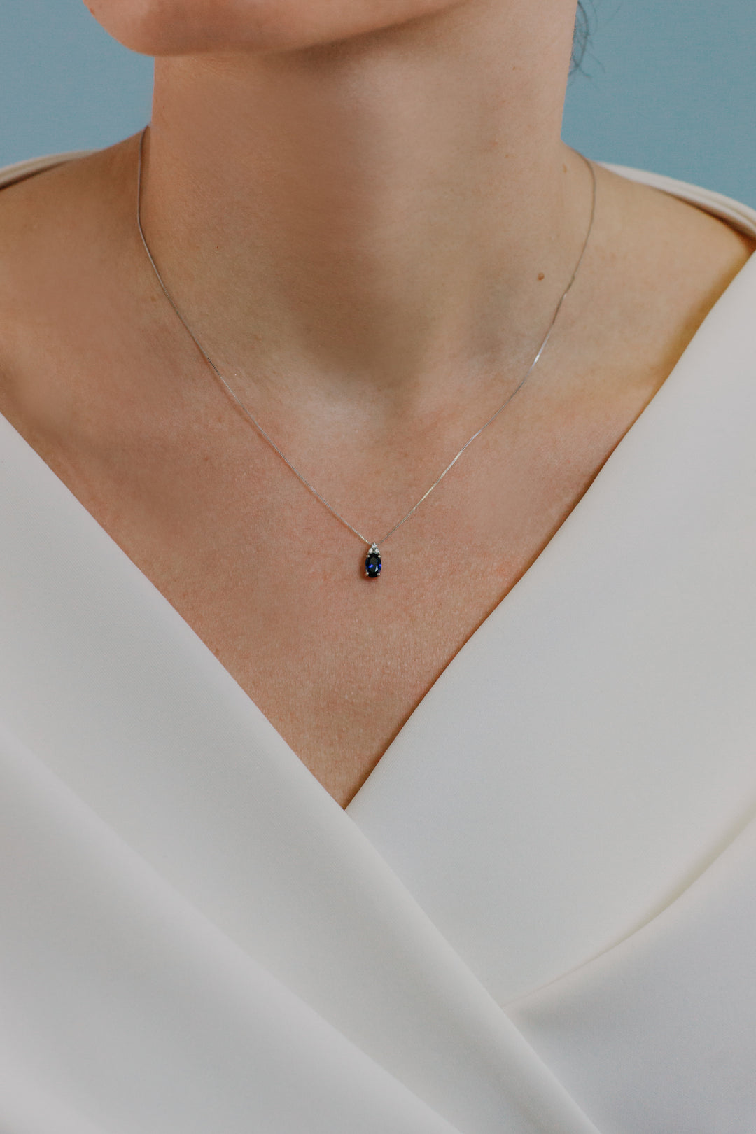 Comete Necklace in Gold, Diamonds and Oval Sapphire GLB1615