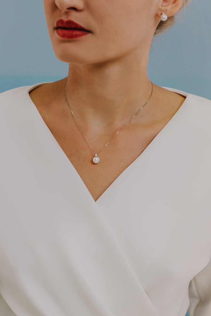 Comete Light Point Pearl Necklace in Gold and Diamond GLP585