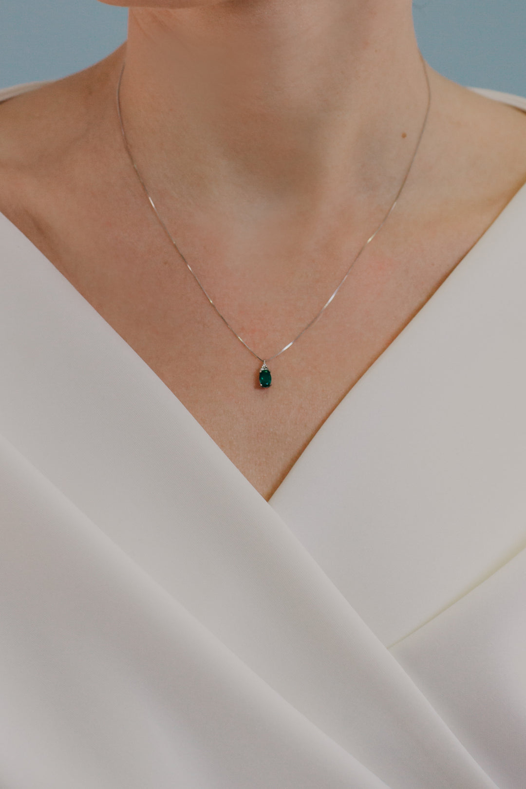 Comete Necklace in Gold, Diamonds and Oval Emerald GLB1617