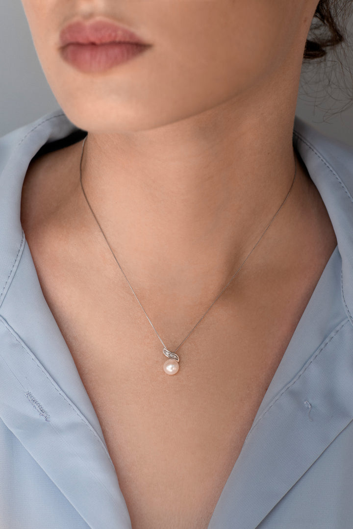 Comete Necklace Pearls in Gold and Diamonds GLP612