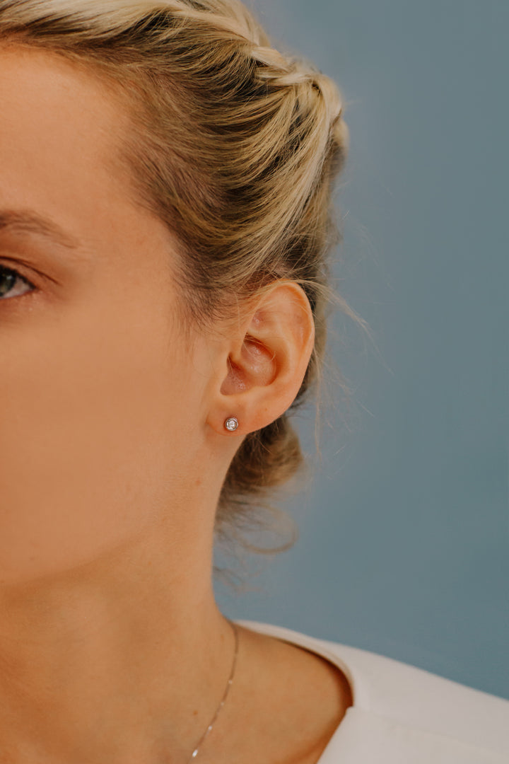 Comete Round light point earrings in gold and diamonds ORB907