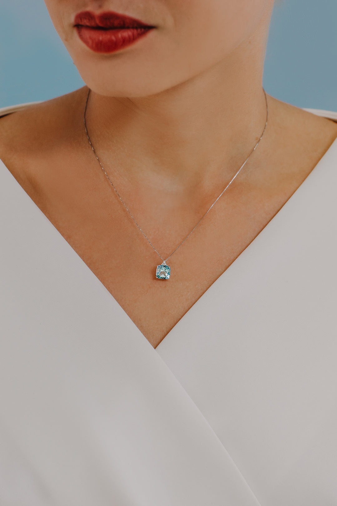 Comete Necklace in Gold and antique blue Topaz GLB1348