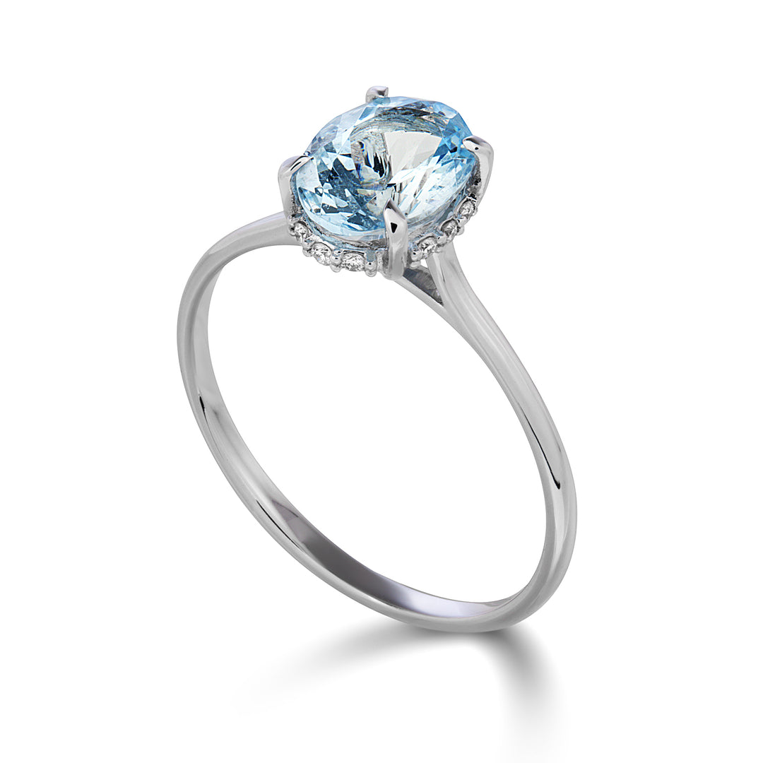 Mikiko an 18k aquamarine oval 8x6 set with diamonds MA5220O4AM