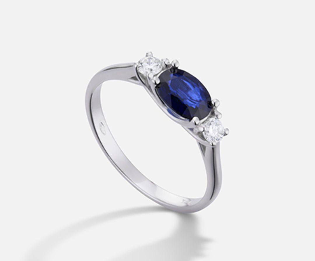 Mikiko an 18k oval sapphire 7x5 ct.0.80 dia ct.0.16 MA5113O4ZFD