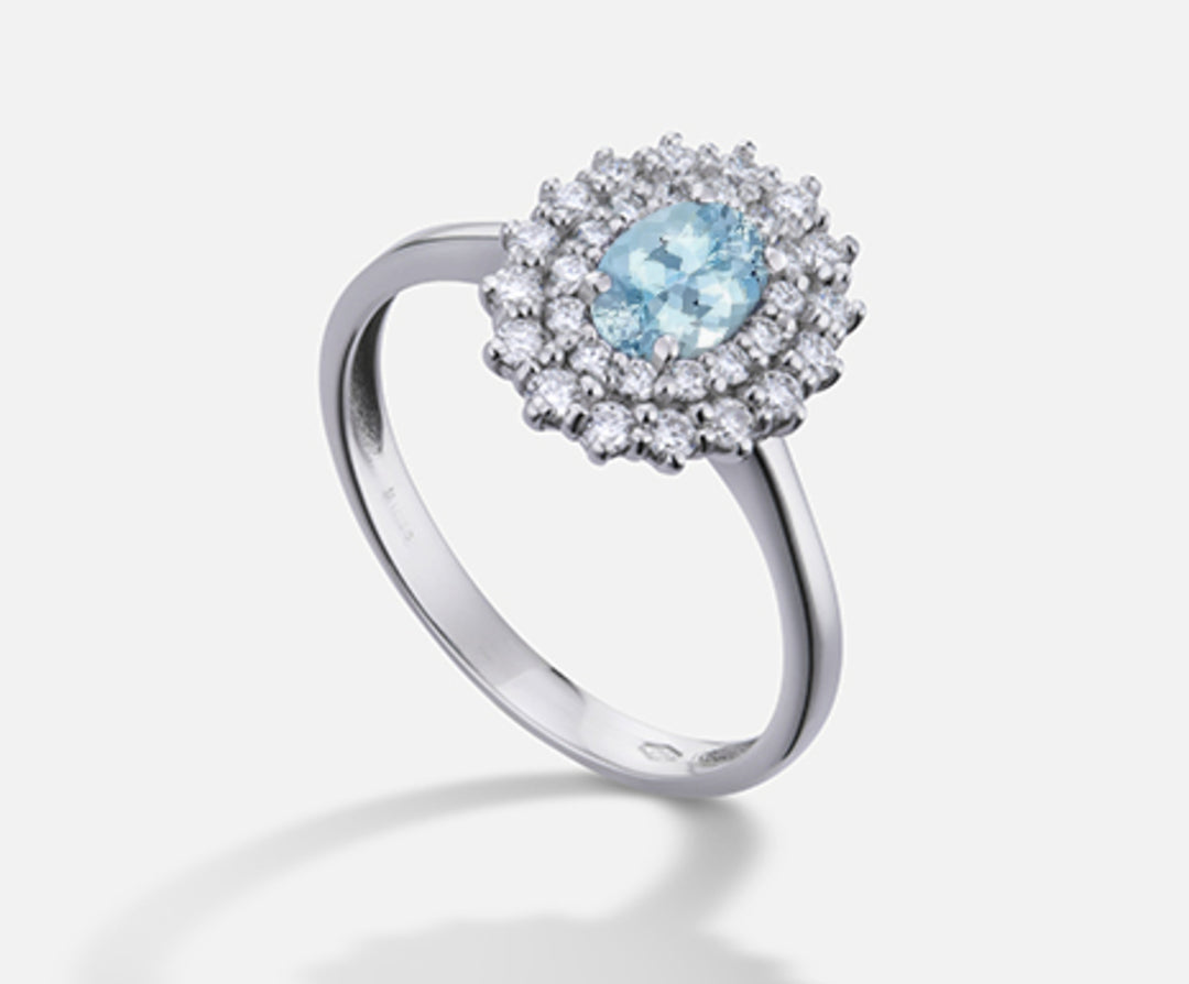 Mikiko an 18k oval aquamarine 6x4 ct.0.30 diam ct.0.37 MA5116O4AM