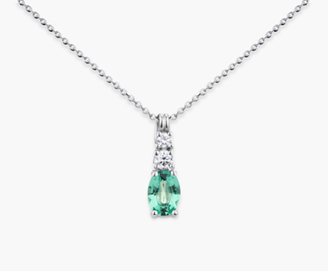 Mikiko cl 18k oval emerald 7x5 ct.0.61 dia ct.0.15 MD5056O4BE