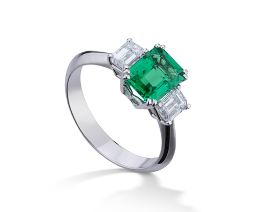 X-Diamond an 18kt trilogy emerald lab octagonal 7x5 ct. 0.99 diamonds size. emerald total ct. 0.51 LXDACL092SME57O4