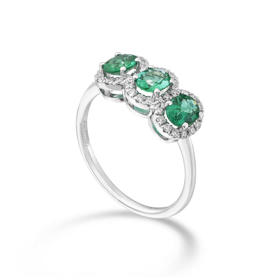 Mikiko an 18k emerald trilogy nat. oval 5x4 ct. 0.90 diam. ct.0.21 MA5194O4SMN54