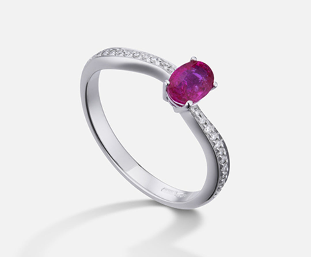 Mikiko an 18k oval ruby ​​6x4 ct.0,40 diam. ct. 0.10 MA5108O4RBC