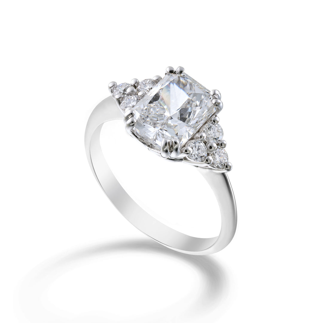 X-Diamond an 18kt lab g.d. ct. 2.29 total, octagonal center 2.01ct and lateral diamonds 0.28ct XXDAPU106O4OTBI229