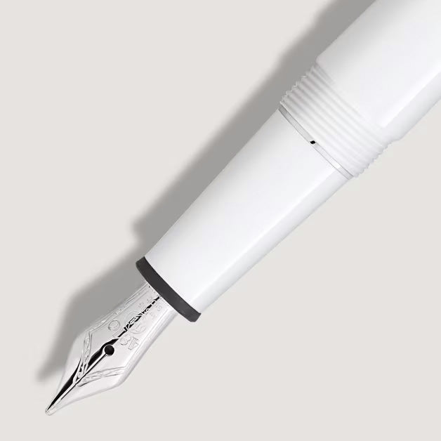 Montblanc Meisterstück Classique fountain pen white tip M 137120