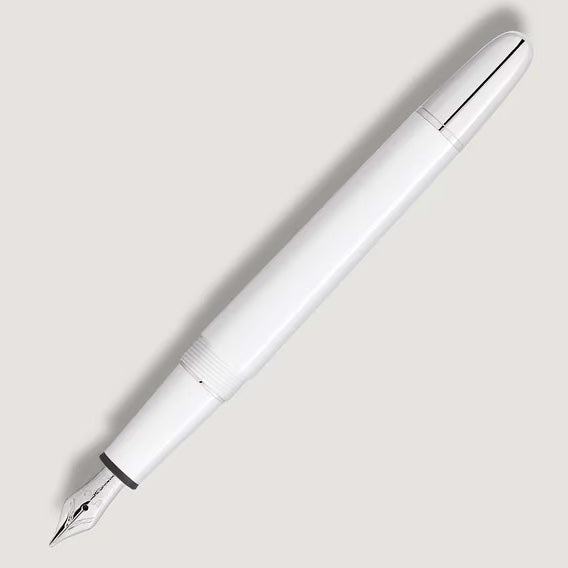 Montblanc Meisterstück Classique fountain pen white tip M 137120